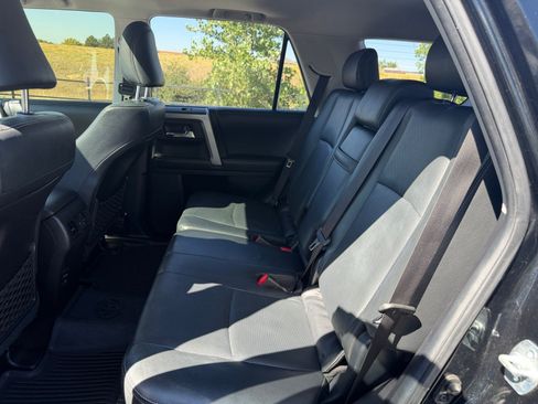 Used 2019 Toyota 4Runner Limited w/ Four Season Floor Mat Package AWD/4WD image 17