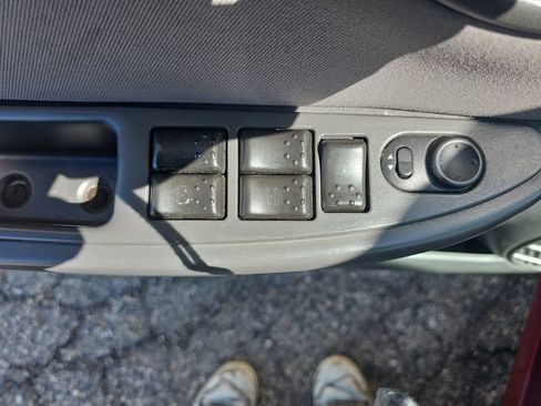 Used 2006 Saturn ION Level 2 w/ Preferred Pkg FWD image 36