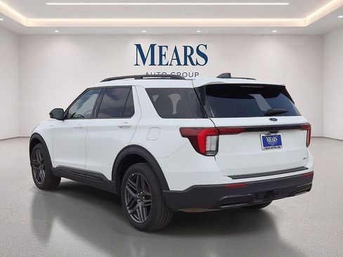 Used 2025 Ford Explorer ST-Line w/ ST-Line Street Pack AWD/4WD image 3