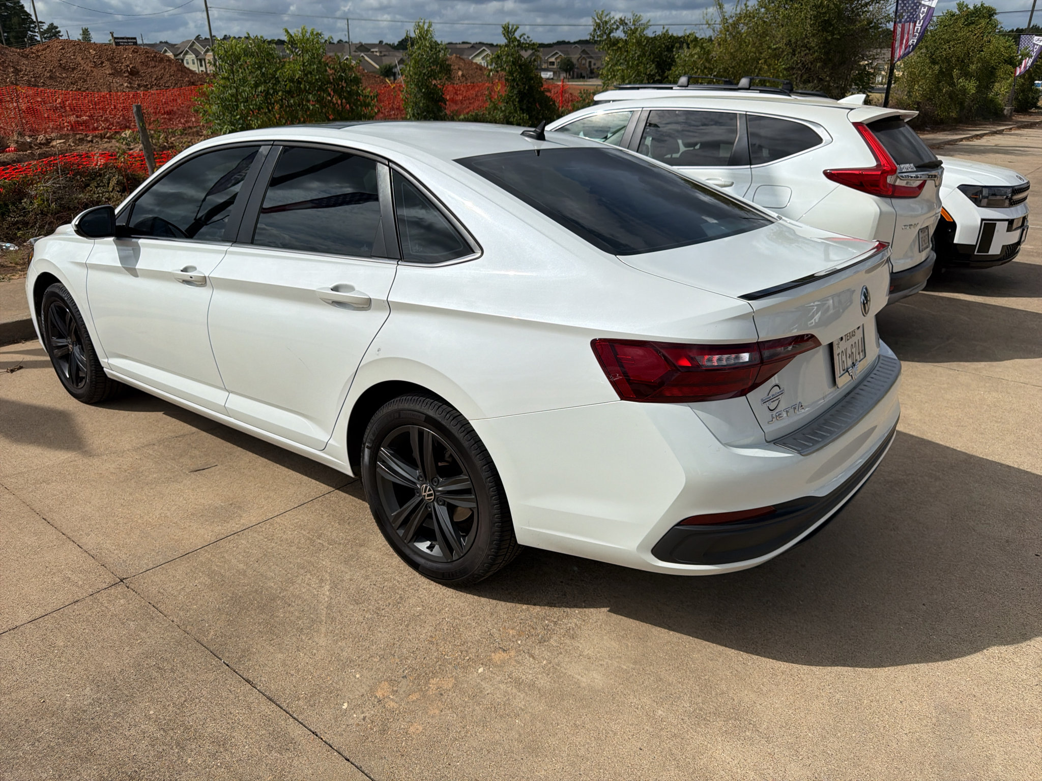 Used 2023 Volkswagen Jetta SE w/ Panoramic Sunroof Package FWD image 3