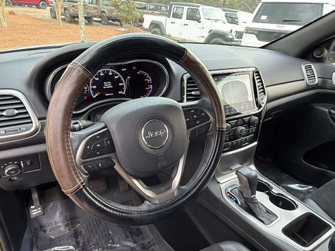 Used 2020 Jeep Grand Cherokee Altitude image 24