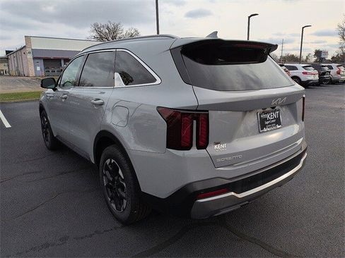 Used 2025 Kia Sorento S w/ Panoramic Sunroof Package image 5