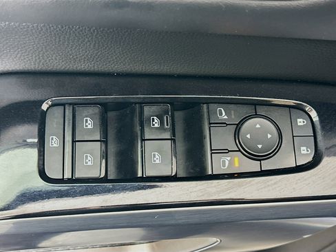 Used 2022 Nissan Pathfinder SL w/ SL Premium Package image 15