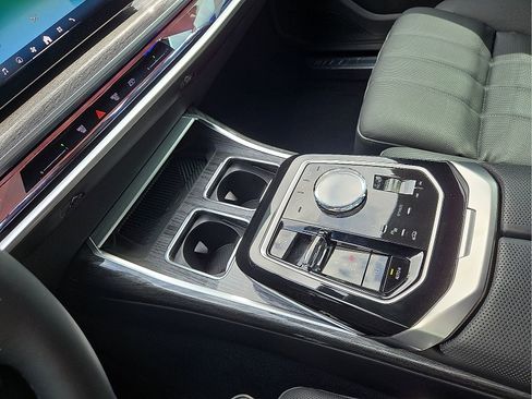 Used 2025 BMW 740i xDrive AWD/4WD image 25