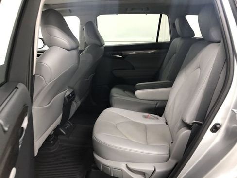 Used 2021 Toyota Highlander Platinum image 27
