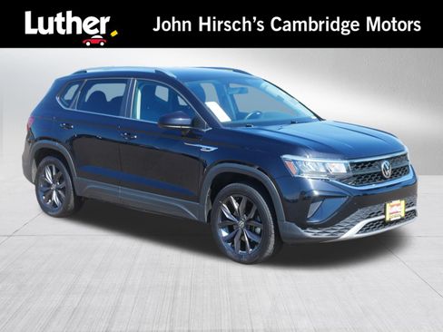 Used 2022 Volkswagen Taos SE AWD/4WD image 1