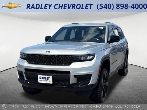 Used 2023 Jeep Grand Cherokee L Laredo AWD/4WD image 1