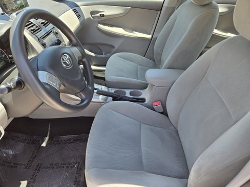 Used 2013 Toyota Corolla LE FWD image 13