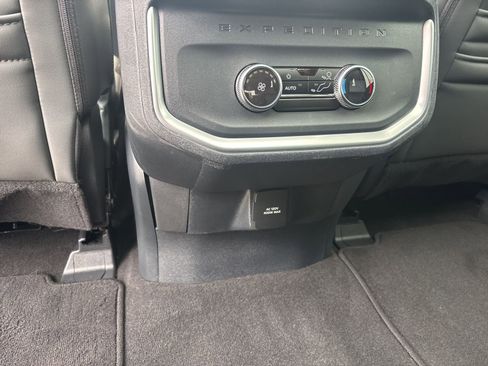 Used 2025 Ford Expedition Active image 27