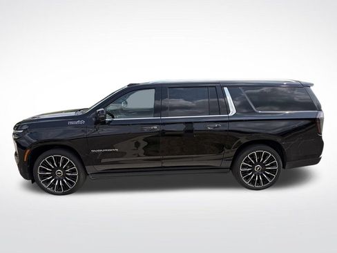 Used 2025 Chevrolet Suburban High Country AWD/4WD image 3