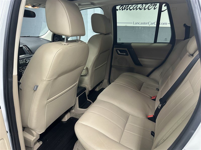 Used 2013 Land Rover LR2 HSE AWD/4WD image 3