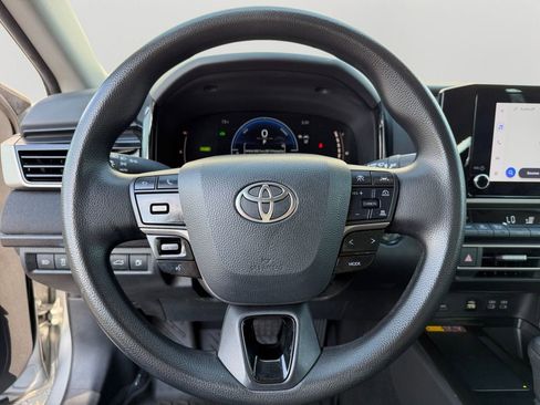 Used 2025 Toyota Camry LE FWD image 19