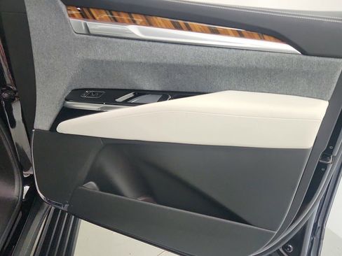 Certified 2025 Cadillac Escalade Sport Platinum w/ LPO, Floor Liner Package AWD/4WD image 28