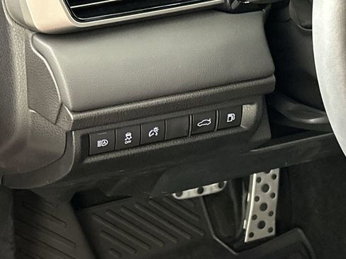 Used 2025 Toyota Camry XSE image 12