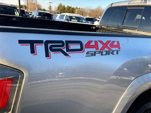 Used 2020 Toyota Tacoma TRD Sport image 25
