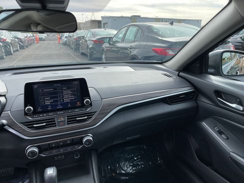 Used 2025 Nissan Altima 2.5 SV image 35