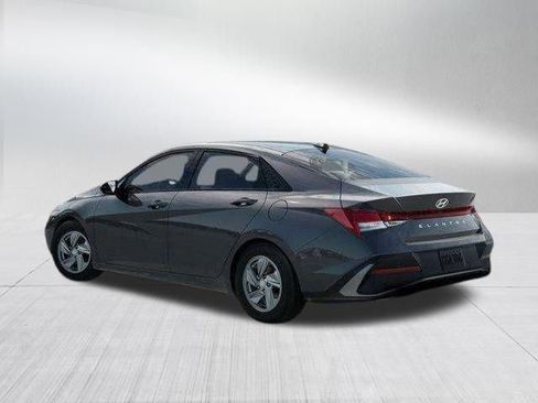 New 2026 Hyundai Elantra SE FWD image 5