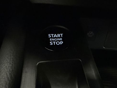 Used 2025 Nissan Kicks SR image 31