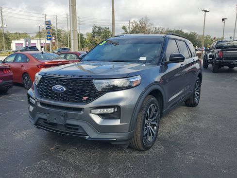 Used 2022 Ford Explorer ST image 3
