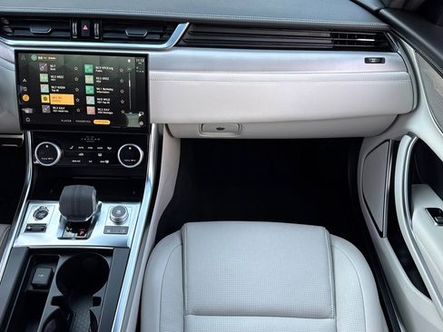 Used 2024 Jaguar XF R-Dynamic SE image 28