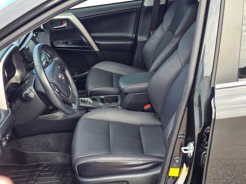 Used 2018 Toyota RAV4 Limited AWD/4WD image 15