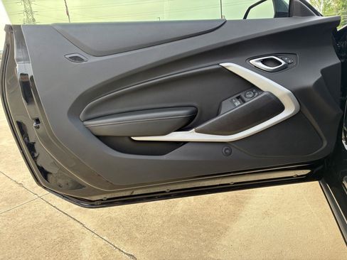 Used 2018 Chevrolet Camaro SS RWD image 8