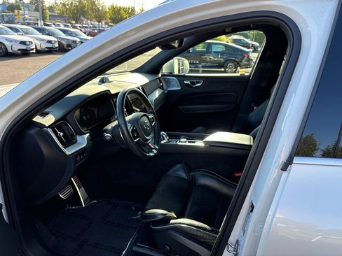 Used 2018 Volvo XC60 T8 R-Design w/ Convenience Package AWD/4WD image 13