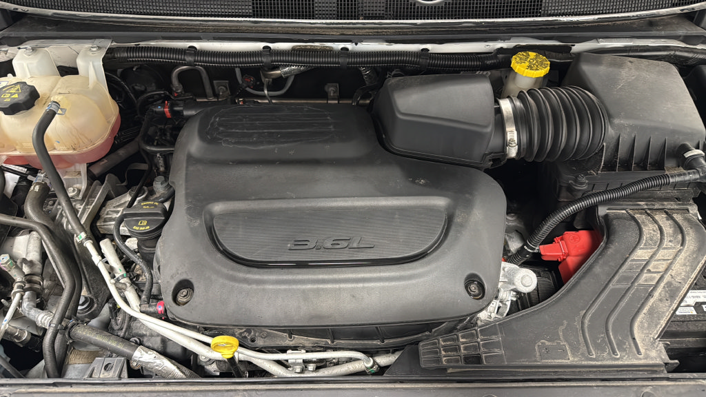 Used 2024 Chrysler Pacifica Touring-L FWD image 28