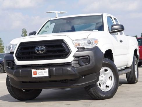 Used 2022 Toyota Tacoma SR image 3