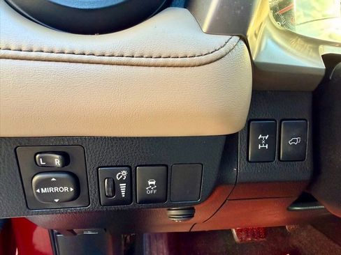 Used 2013 Toyota RAV4 Limited image 25