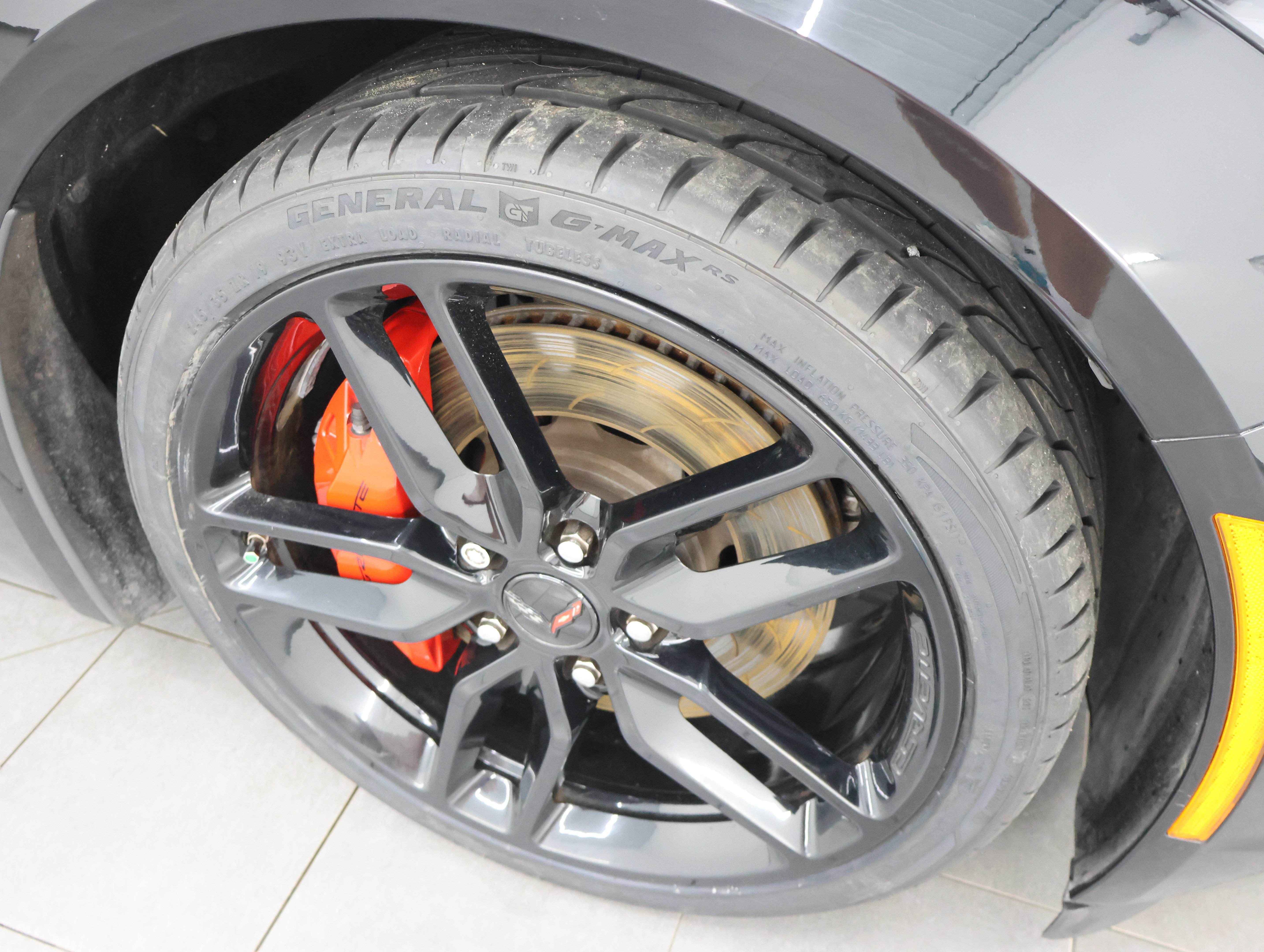 Used 2016 Chevrolet Corvette Stingray Coupe w/ Carbon Flash Badge Package RWD image 3