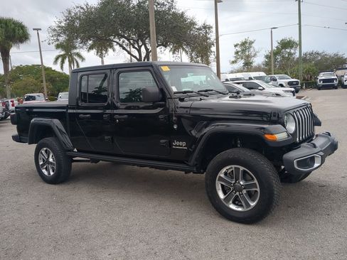 Used 2020 Jeep Gladiator Overland image 2