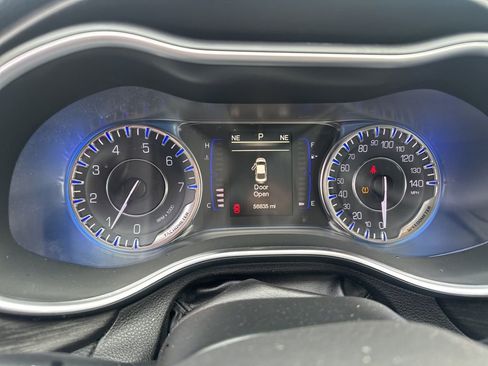 Used 2015 Chrysler 200 Limited w/ Convenience Group image 8