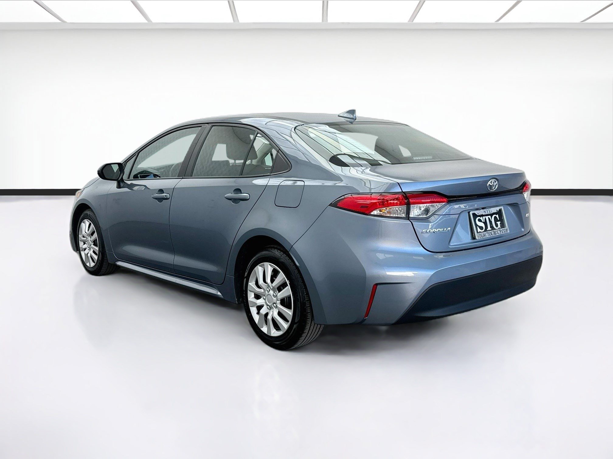 Used 2025 Toyota Corolla LE FWD image 6