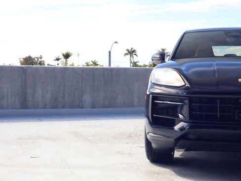 New 2026 Porsche Cayenne Coupe image 12