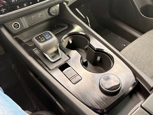 Used 2022 Nissan Rogue SV image 25