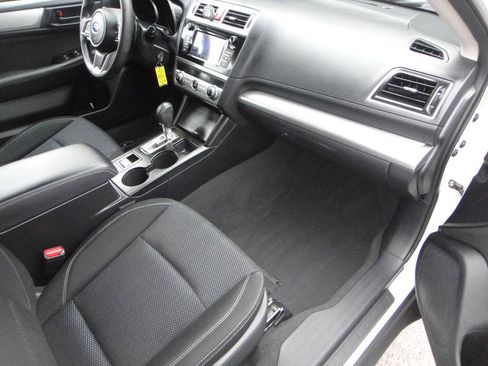 Used 2019 Subaru Outback 2.5i AWD/4WD image 13