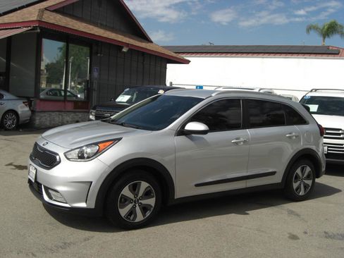 Used 2019 Kia Niro LX FWD image 3