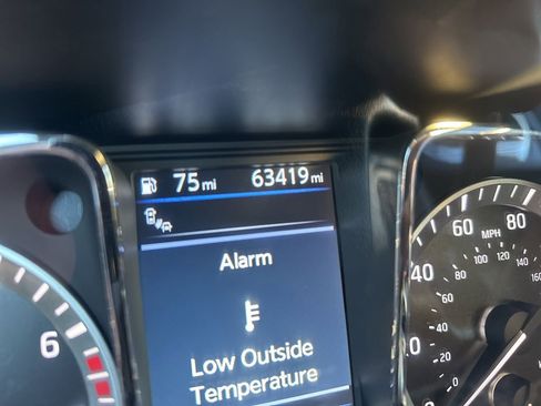 Used 2019 Nissan Titan SV w/ SV Convenience Package image 24