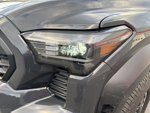 Certified 2025 Toyota Tacoma TRD Off-Road AWD/4WD image 9