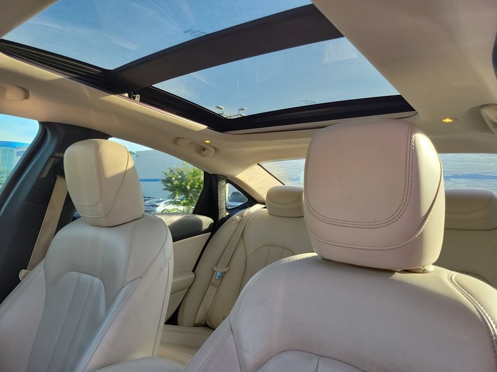 Used 2016 Chrysler 200 C FWD image 23