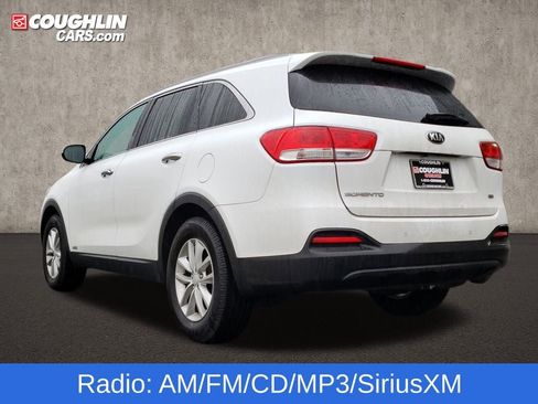 Used 2017 Kia Sorento LX w/ LX Convenience Package image 6