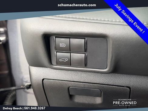 Used 2021 Toyota Highlander LE FWD image 26