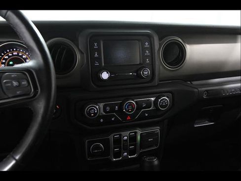 Used 2018 Jeep Wrangler Unlimited Sport S AWD/4WD image 9