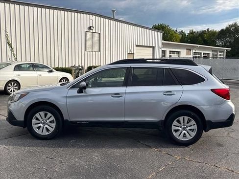 Used 2018 Subaru Outback 2.5i Premium AWD/4WD image 7