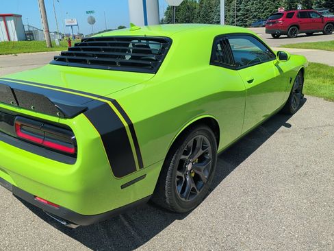 Used 2015 Dodge Challenger R/T Scat Pack w/ Leather Interior Group RWD image 6