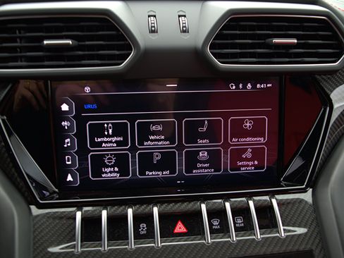 Used 2022 Lamborghini Urus AWD/4WD image 47