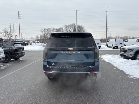 New 2025 Chevrolet Suburban Premier image 6