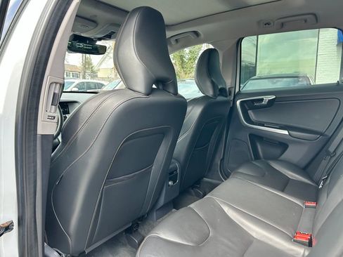 Used 2017 Volvo XC60 T6 Dynamic w/ Preferred Option Package image 18
