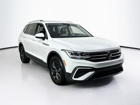 Used 2024 Volkswagen Tiguan SE AWD/4WD image 3